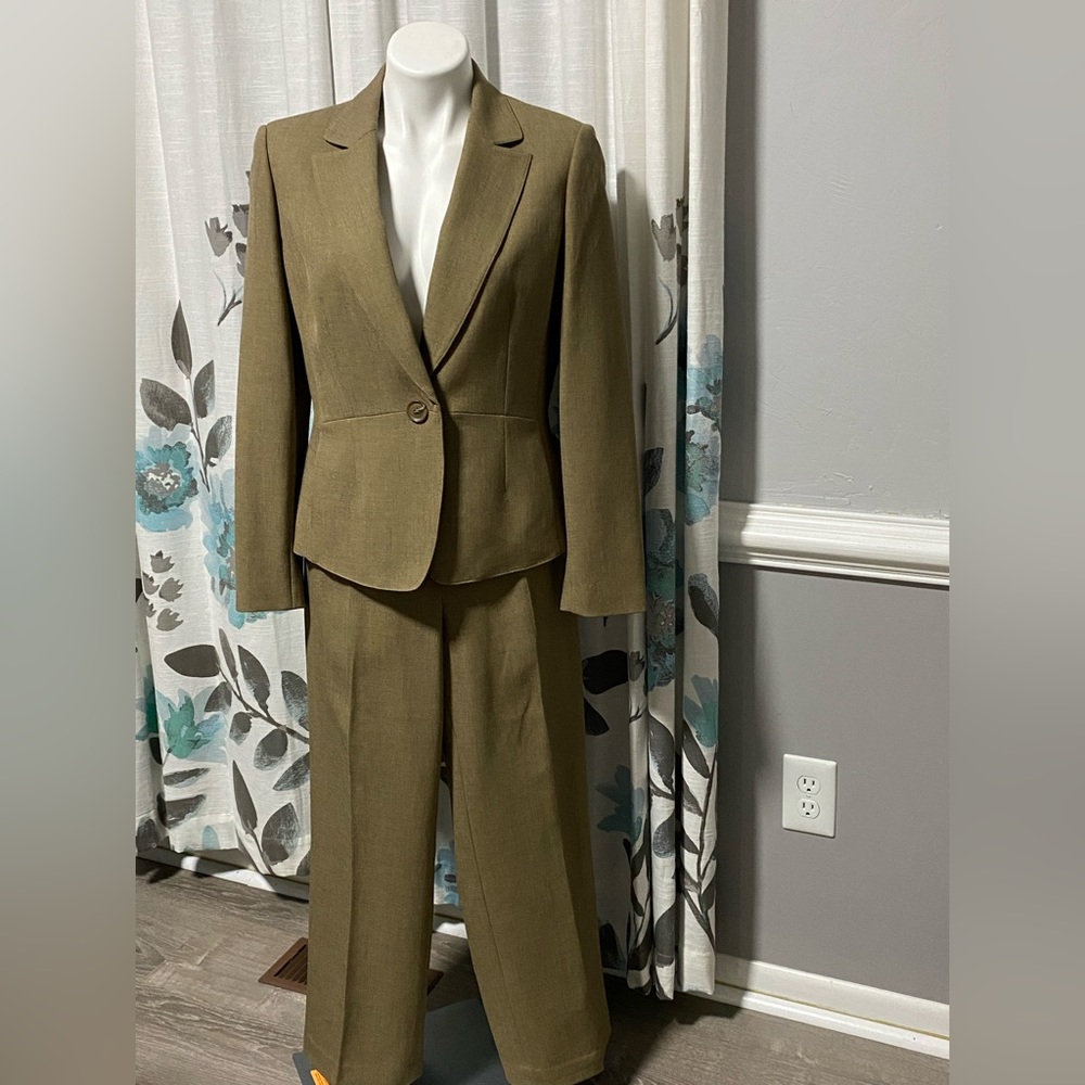 Le Suit Pant Suit greenish brown
